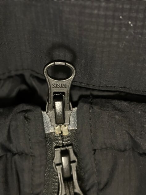 ECWCSレベル7ジャケットのジッパーは安心安全のYKK製